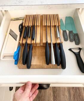 Organized kitchen drawer that includes a knife dock
